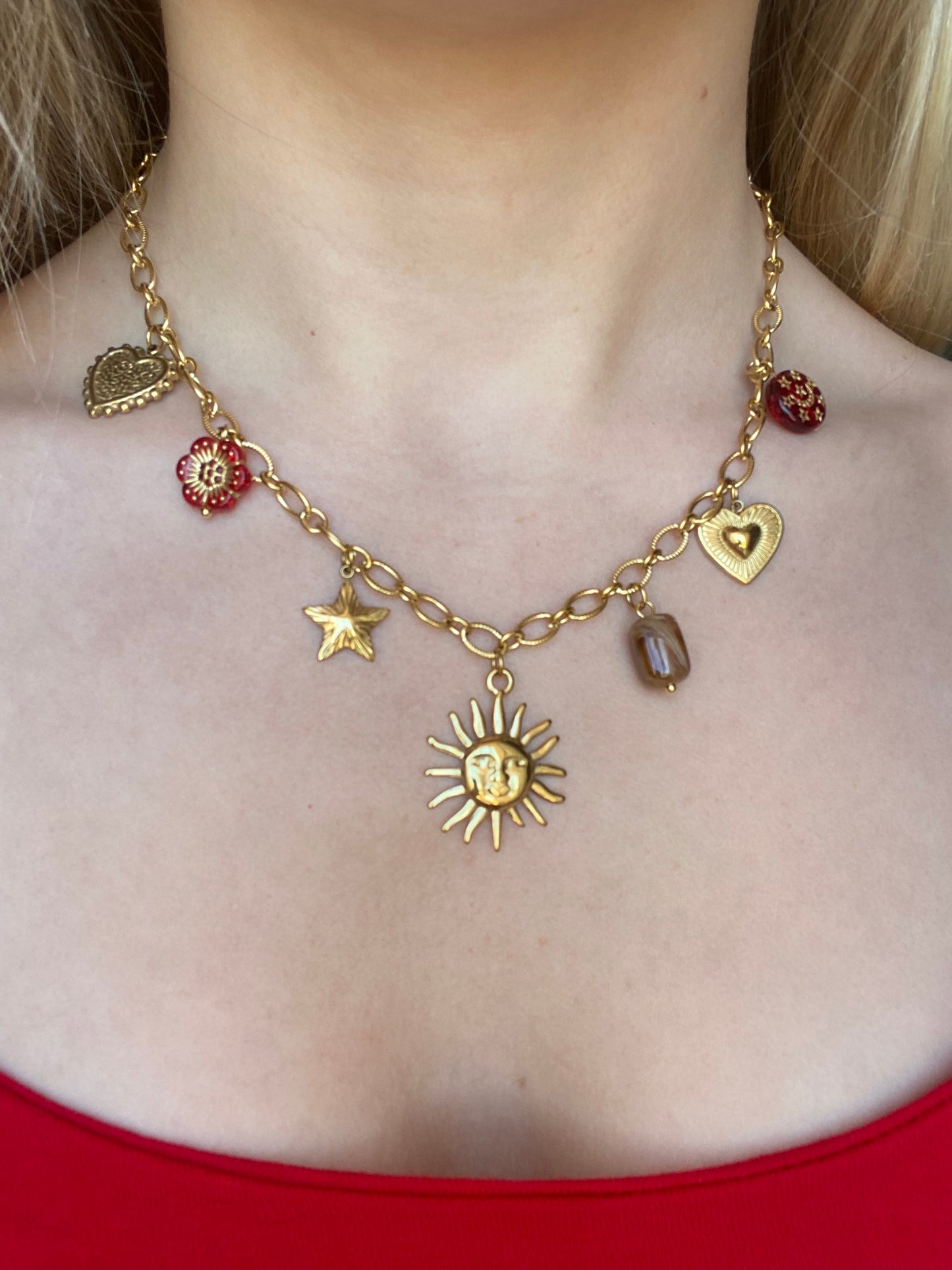 Collier breloque rouge